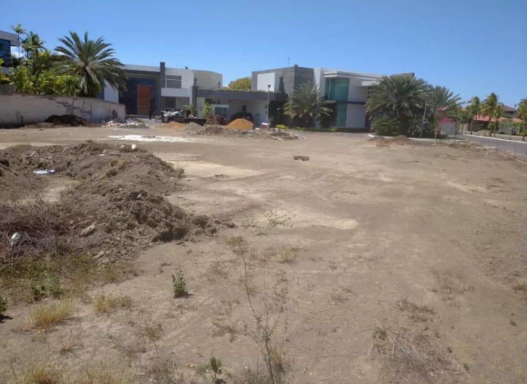 Parcela de Esquina en Venta en Las Villas