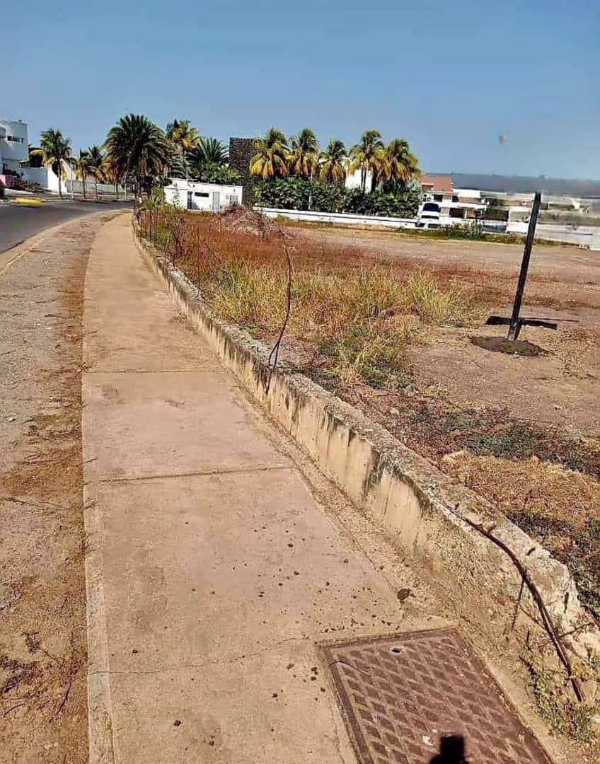 Parcela de Esquina en Venta en Las Villas